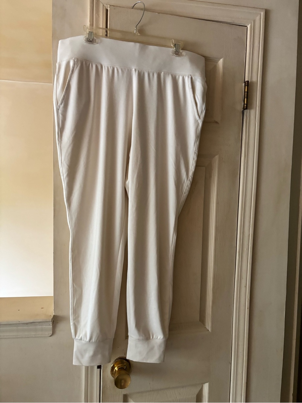 Danskin Cream/White Women’s Stretch Jogger Pants